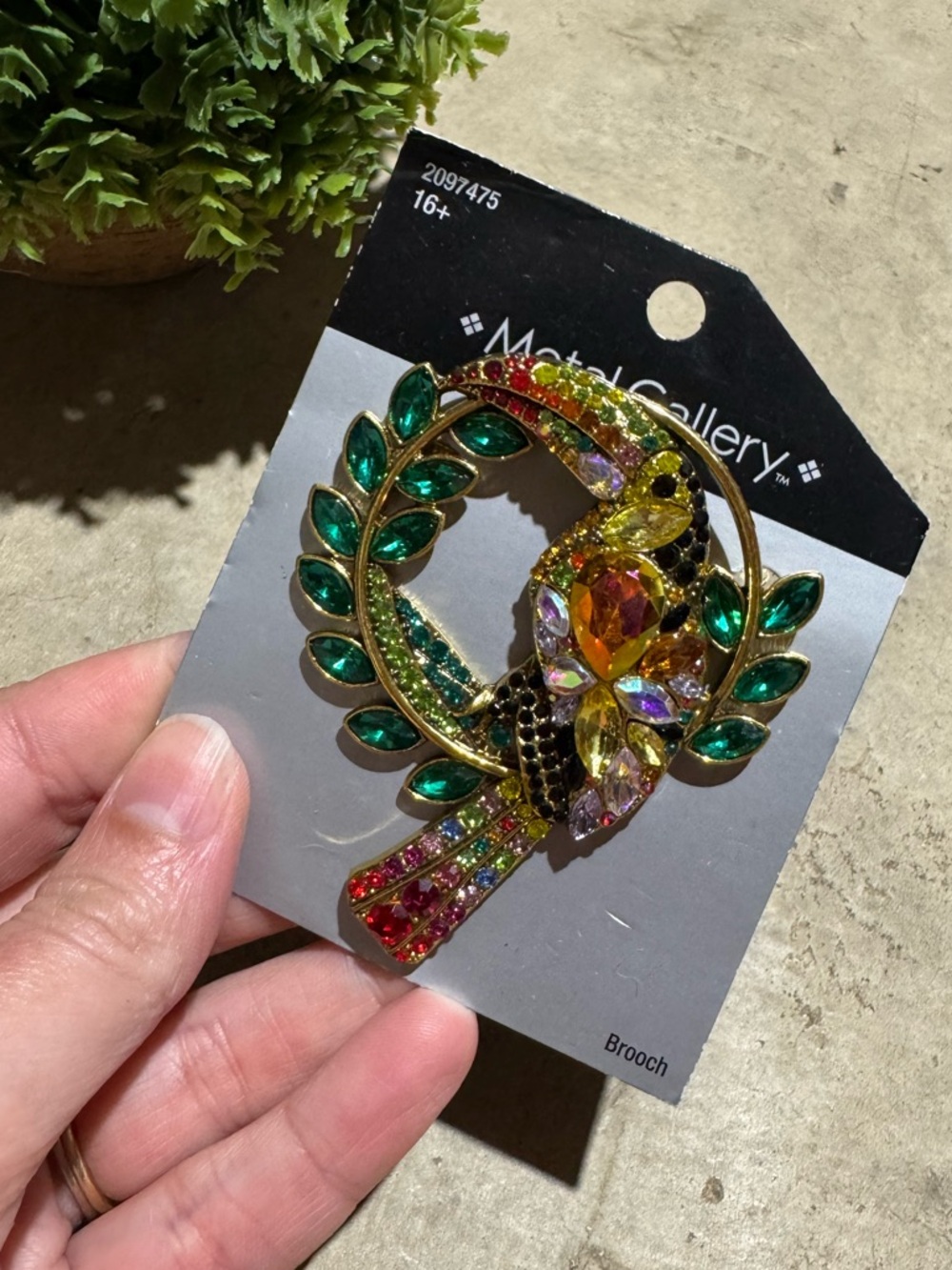 NEW Metal Gallery Brooch Pin Toucan Bird Wreath Colorful Rainbow Gems Bejeweled